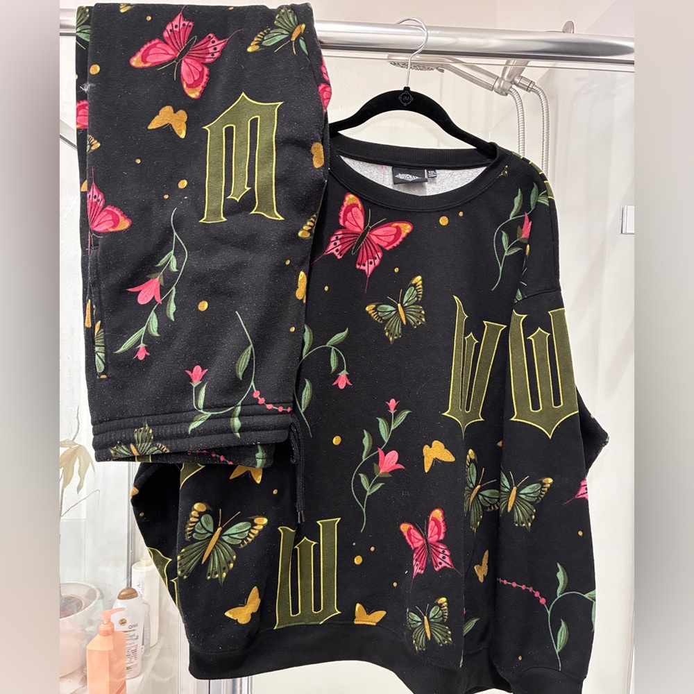 Wicked Black Sweatshirt and Sweatpants